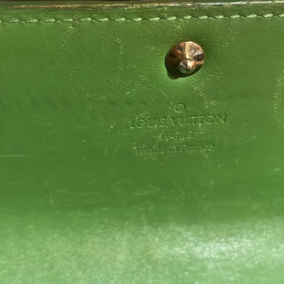 Louis Vuitton Lime green Monogram Vernis Sarah wallet gold tone hardware w BOX! - Picture 5 of 7